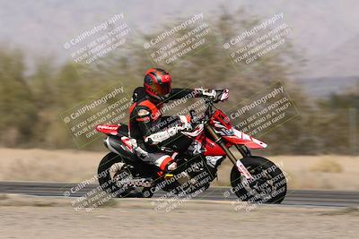 media/Dec-01-2025-Moto Forza (Mon) [[2daa91e15f]]/3-Beginner Group/Session 2 (Turn 7 Inside Pans)/